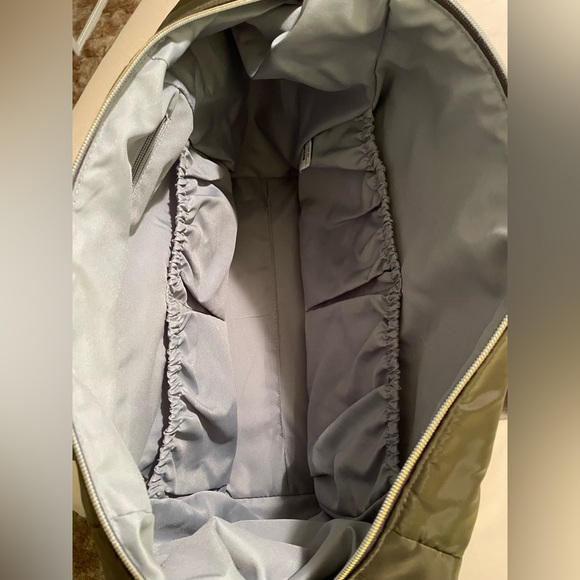 Suite by skip hop diaper bag smaller purse/wallet, paci pouch shoulder bag green - Picture 15 of 15